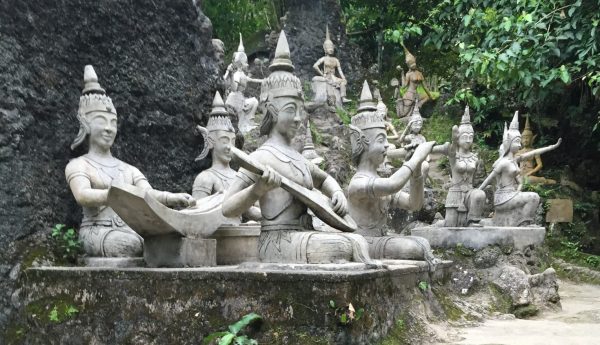 Lire la suite à propos de l’article Secret Buddha Garden et la nonchalance des chiens thaîlandais